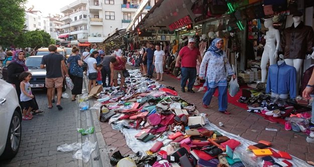 Zabıtadan kaldırımda satışa müdahale