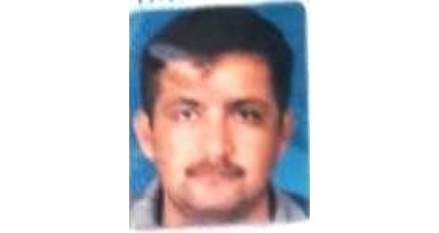 Ağaca çarpan otomobilde bıçaklanmış olarak bulundu