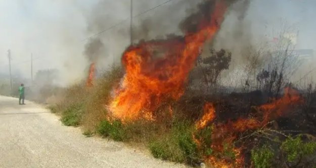 Akaryakıt istasyonu yakınında korkutan yangın