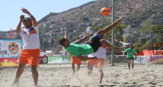 Alanya'da kumda futbol heyecanı başlıyor