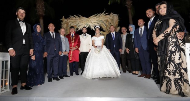 Alanya ve Antalya siyasetini buluşturan düğün