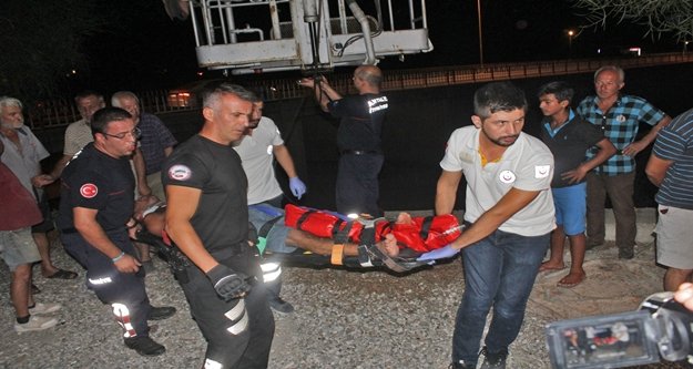 Dere yatağına düşen genç vinçle kurtarıldı