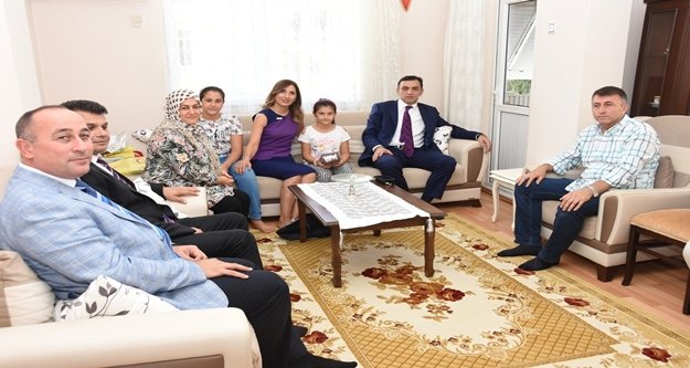 Emniyet Müdürü gazileri evinde ziyaret etti