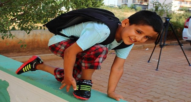 Kalbini sırt çantasında taşıyor