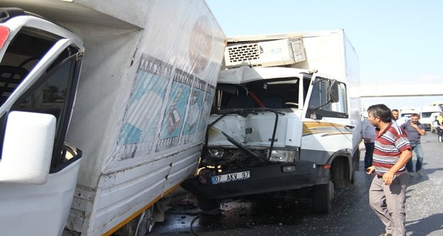 Kamyonetler çarpıştı: 1 yaralı