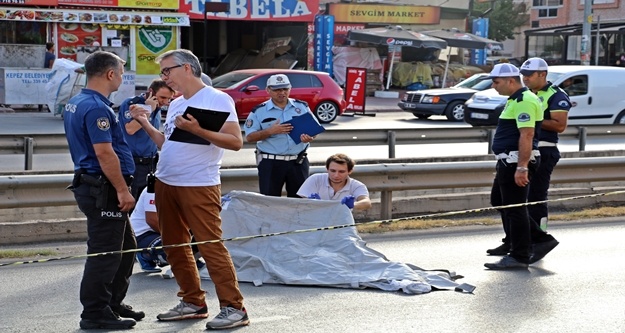 Karşıdan karşıya geçerken minibüsün altında kaldı