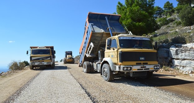 Manavgat Yaylaalan mahalle grup yolu asfaltlanıyor
