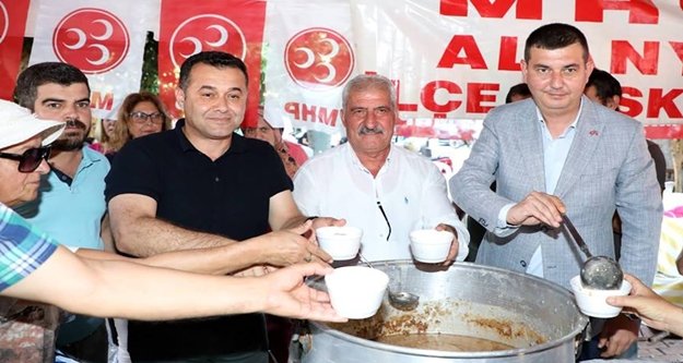 MHP 2 bin kişiye aşure dağıttı