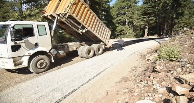 Muhtardan Yücel'e asfalt teşekkürü