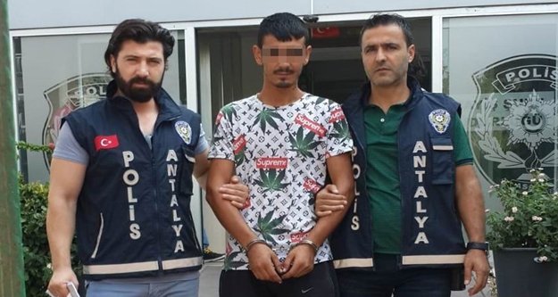 Okul müdürünün cep telefonunu çalan hırsız yakalandı