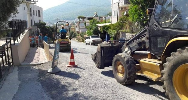 Okul önlerine hız kesici kasis çalışması yapılıyor