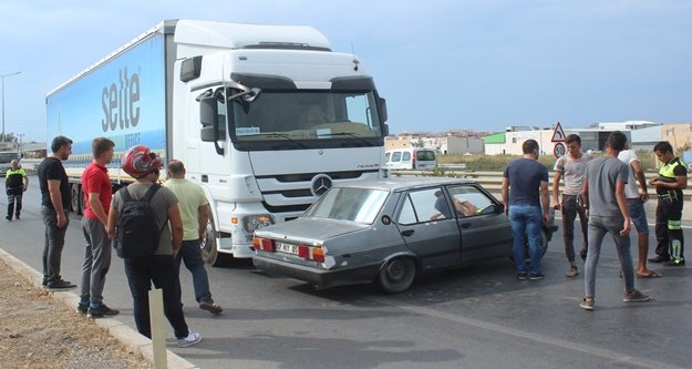 Tırın 60 metre sürüklediği otomobilde kimsenin burnu kanamadı