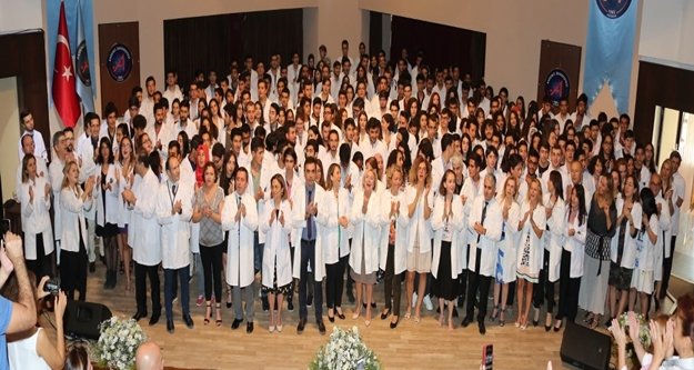 265 hekim adayı ‘Beyaz Önlük’ giydi