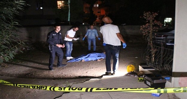 5. kattan düşen kişi olay yerinde hayatını kaybetti