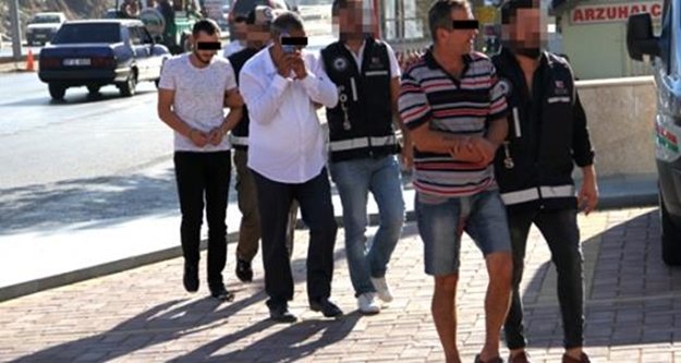 Alanya'da kaçak içkiden tutuklandılar