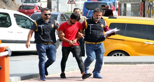 Alanya'da para dolu çantayı çalan şahıs enselendi