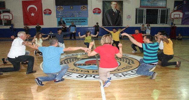 Alanya'da zeybek kursu başlıyor