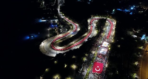 Antalya’da Cumhuriyet coşkusu meydanlara sığmadı