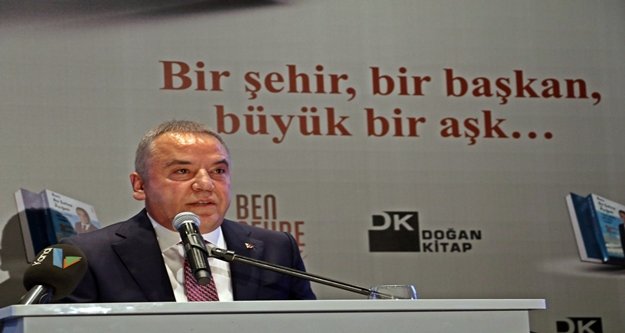 Böcek’in ‘Ben bu şehre aşığım’ kitabı, raflardaki yerini aldı