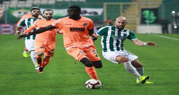 Alanyaspor, Bursa'da dondu kaldı