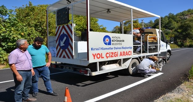 Dim Grup yoluna trafik levhaları takıldı