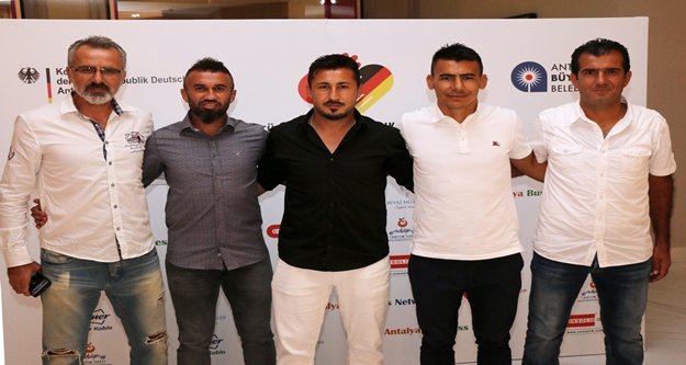 ‘Efsaneler’ açılış kokteylinde buluştu