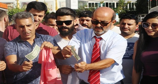 Esnaf ‘Amerika’yı da yakacağız’ diyerek dolarları yaktı