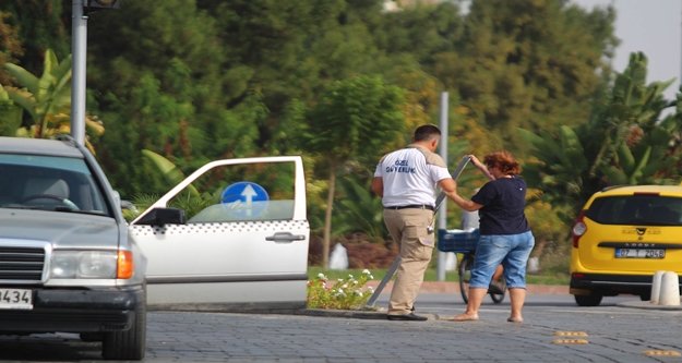 Kadın sürücü önce çarptı, sonra doğrulttu