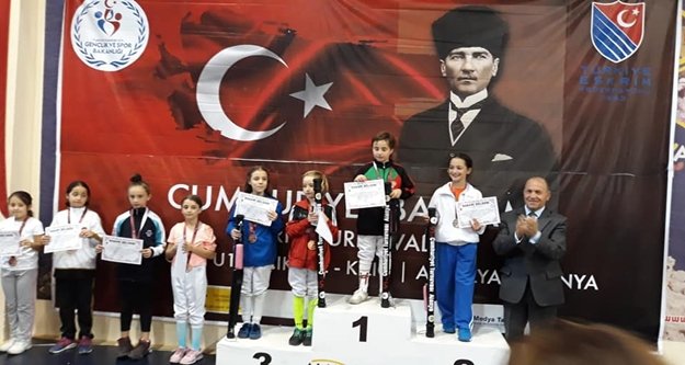 Kılıç Açık Eskrim Turnuvası devam ediyor