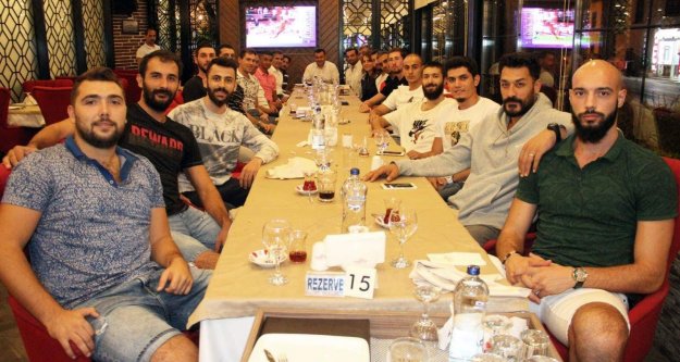 Maç öncesi Yücel'le moral yemeği