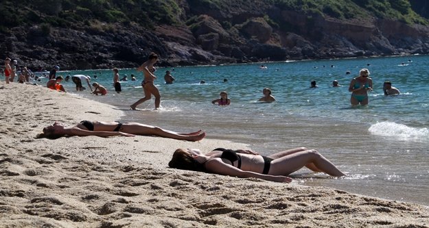 Memlekette kar,  Alanya’da deniz keyfi