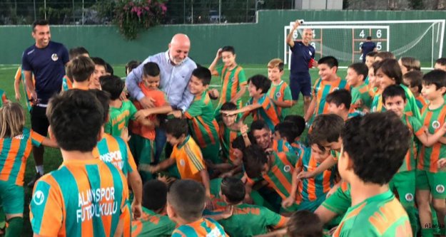 Miniklerin Çavuşoğlu sevgisi