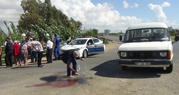 Motosiklet ile yolcu minibüsü çarpıştı