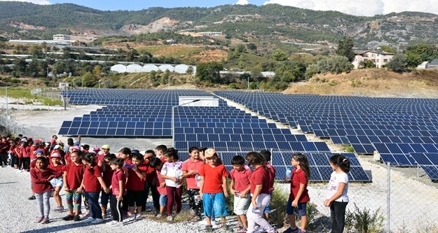 Öğrenciler Güneş Enerjisi Santrali'ni gezdi