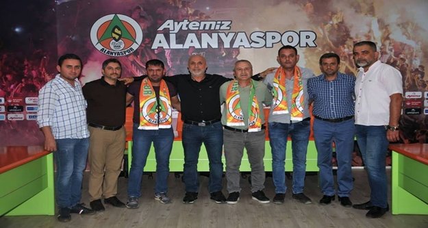 Taraftarlardan dostluk mesajı