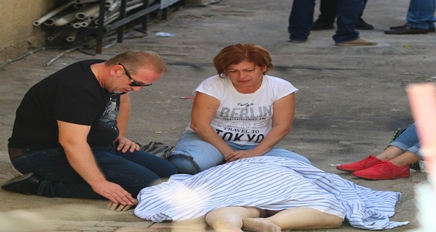 Temizlik yaparken düşen kadın öldü