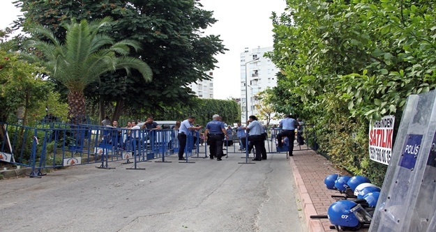 TOMA gölgesinde ihale yaptılar