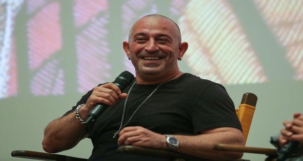 Ünlü şovmen Cem Yılmaz’dan evlilik esprisi