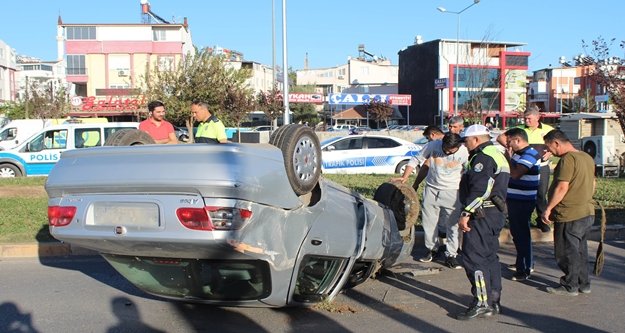 2 otomobilin üzerinden takla atıp karşı şeride geçti