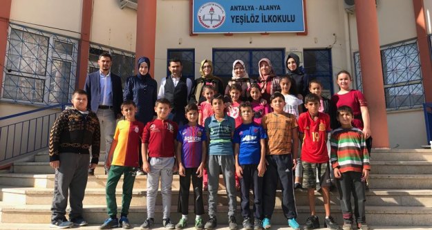 Ak kadınlardan kitap kampanyası