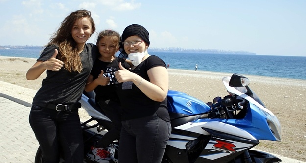 Alanya'da bir kadın kanseri motosiklet tutkusuyla yendi