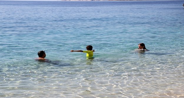 Antalya’da Kasım ayında deniz keyfi
