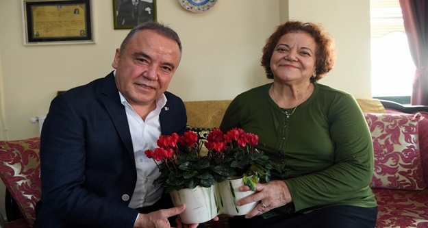 Başkandan öğretmenine sürpriz