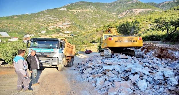 Cikcilli Mahallesi'nde imar yolu açma çalışması