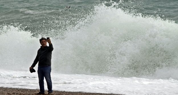 Dev dalgalar şov yaptı