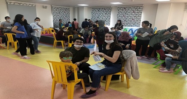 Diş Hekimi adaylarından miniklere diş kontrolü