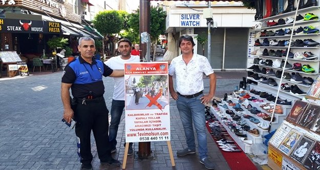 Emniyet afiş sehpaları yeniliyor