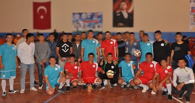 Futbolun Efsaneleri, çocuk ve genç hükümlülerle buluştu