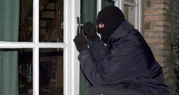 Hırsızlar deponun kapısını da çaldı