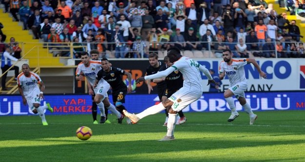 İlk yarı sona erdi: Aytemiz Alanyaspor: 1 - Kayserispor: 0